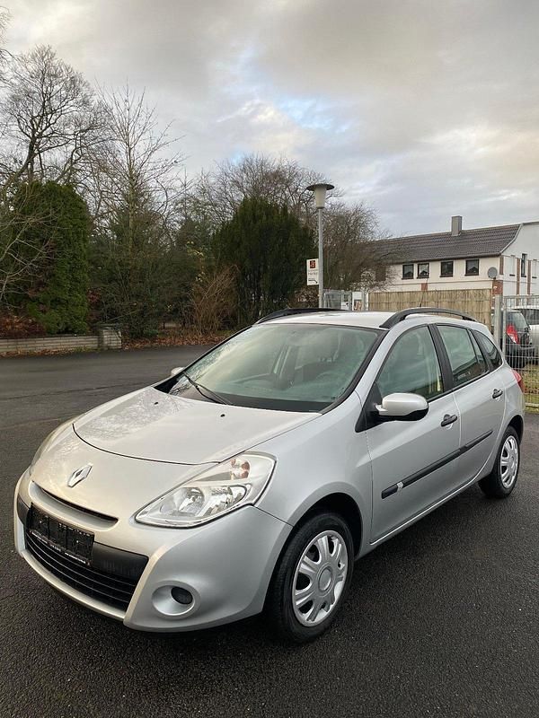 Silber Gebraucht 2012 Renault Clio GrandTour Expression Kombi | 3.950 € (Fairer Preis) - Bild 1/4