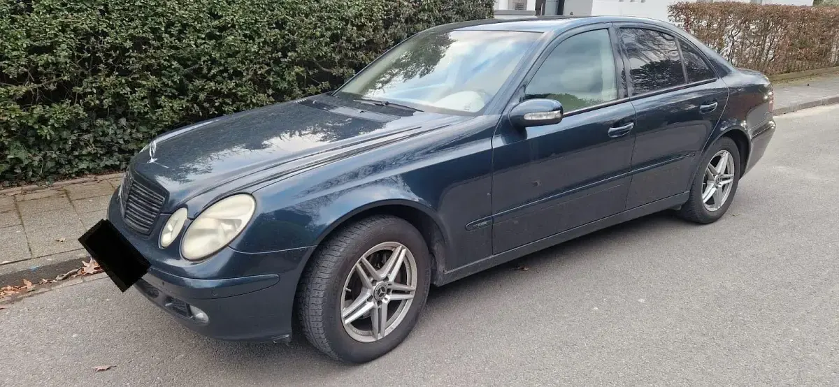 Używany Mercedes E220 150 KM (110 kW) 2002 Niebieski Sedan/Limuzyna