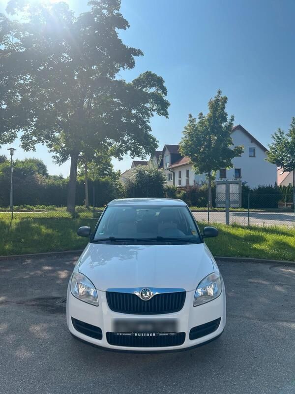 Weiß Gebraucht 2009 Skoda Fabia Limousine | 3.400 € (Fairer Preis) - Bild 1/4