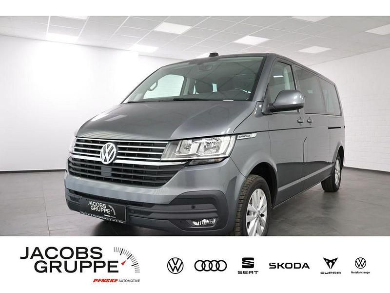 Grau Gebraucht 2024 VW Caravelle Comfortline Van / Kleinbus | 45.930 € (Fairer Preis) - Bild 1/4