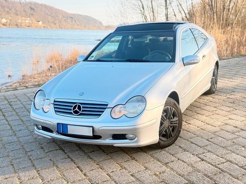 Gebraucht Mercedes C180 143 PS (105 kW) 2003 Silber Coupé