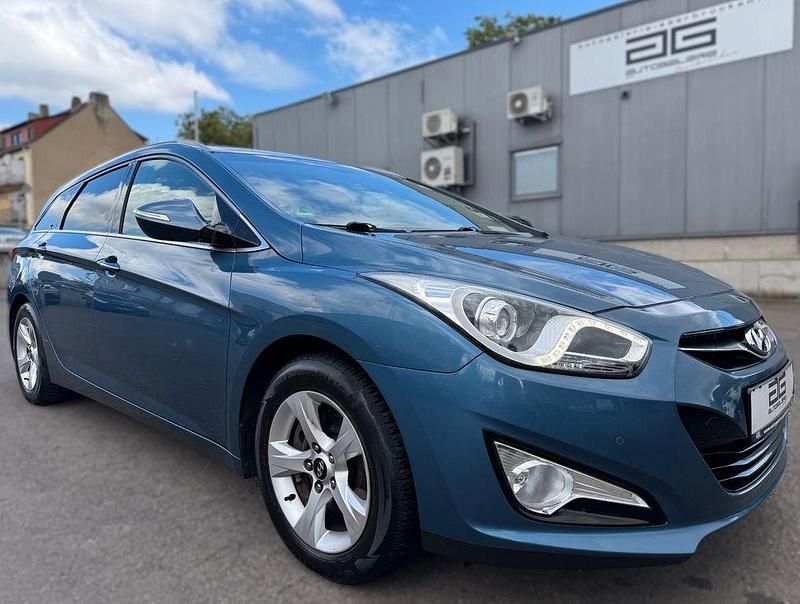 Blau Gebraucht 2011 Hyundai i40 Style Kombi | 6.400 € (Fairer Preis) - Bild 1/4