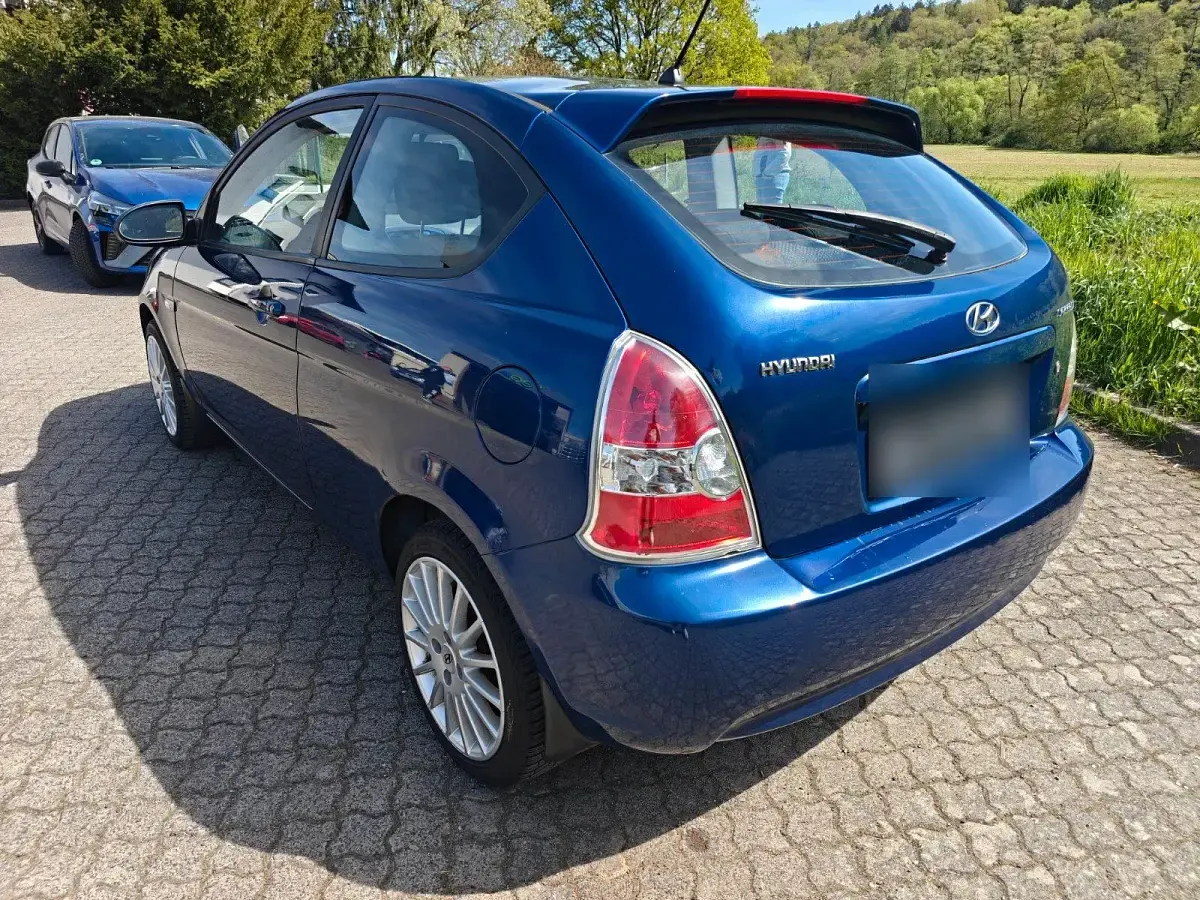 Usata Hyundai Accent 97 CV (71 kW) 2007 Blu Berlina