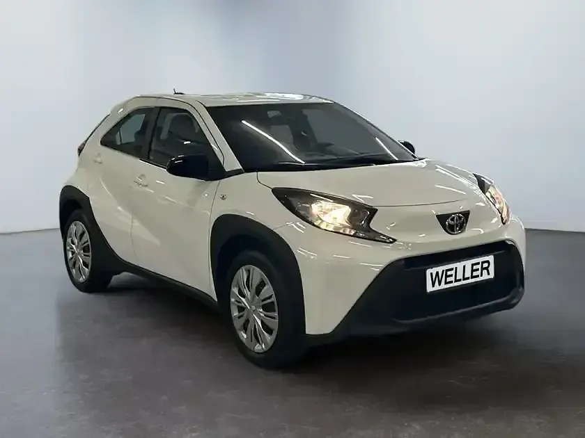 Gebraucht Toyota Aygo 72 PS (52 kW) 2025 Schneeweiß Kleinwagen