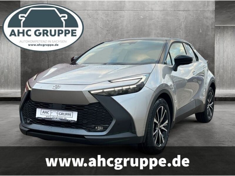 Silber Neu 2025 Toyota C-HR Team SUV | 39.849 € (Teuer) - Bild 1/4