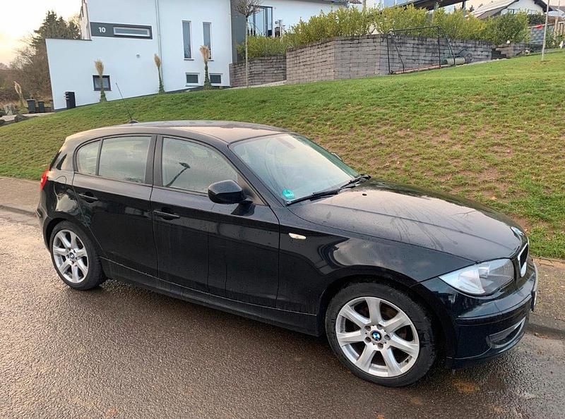 Gebraucht BMW 116 122 PS (89 kW) 2010 Schwarz Kleinwagen