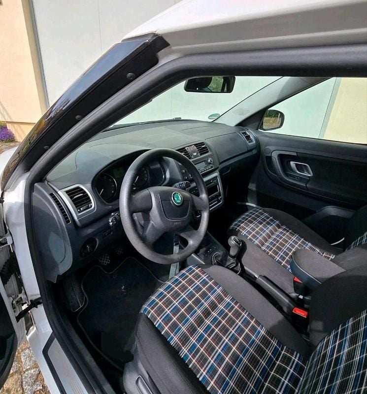 Gebraucht Skoda Roomster 75 PS (55 kW) 2012 Weiß Van / Kleinbus