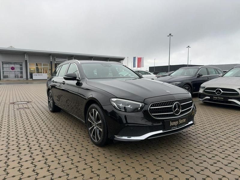 Gebraucht Mercedes E300 Avantgarde 306 PS (225 kW) 2022 Schwarz Limousine