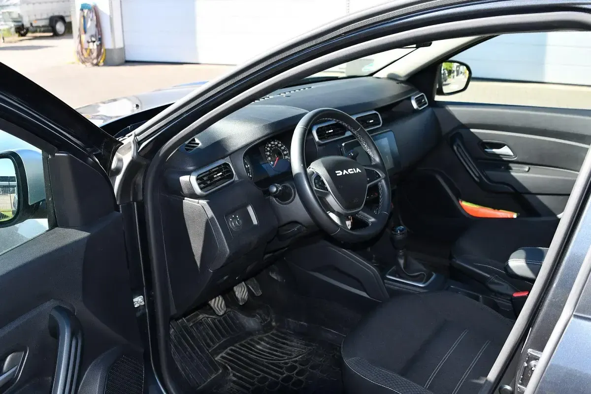 Używany Dacia Duster Expression 131 KM (96 kW) 2023 Szary SUV