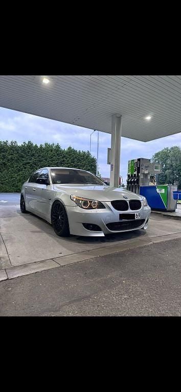 Gebraucht BMW 530 258 PS (189 kW) 2005 Silber Limousine