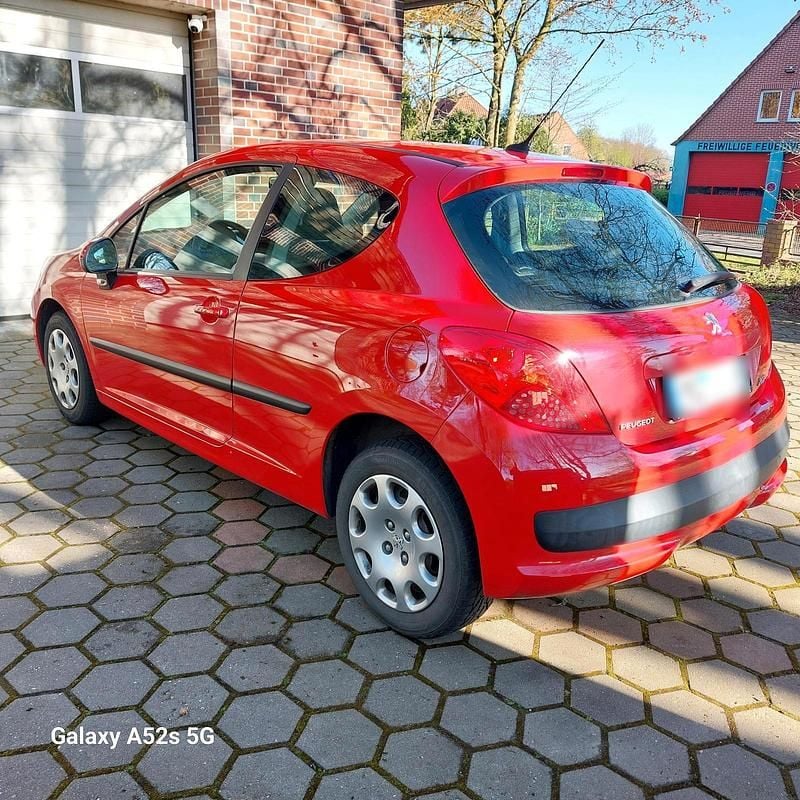Gebraucht Peugeot 207 75 PS (55 kW) 2009 Rot Kleinwagen