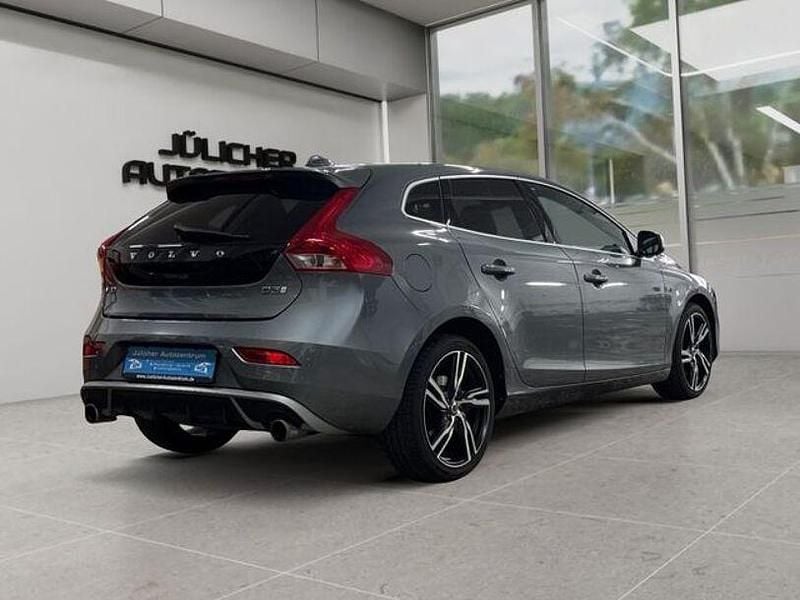 Gebraucht Volvo V40 Momentum 150 PS (110 kW) 2017 Grau Limousine
