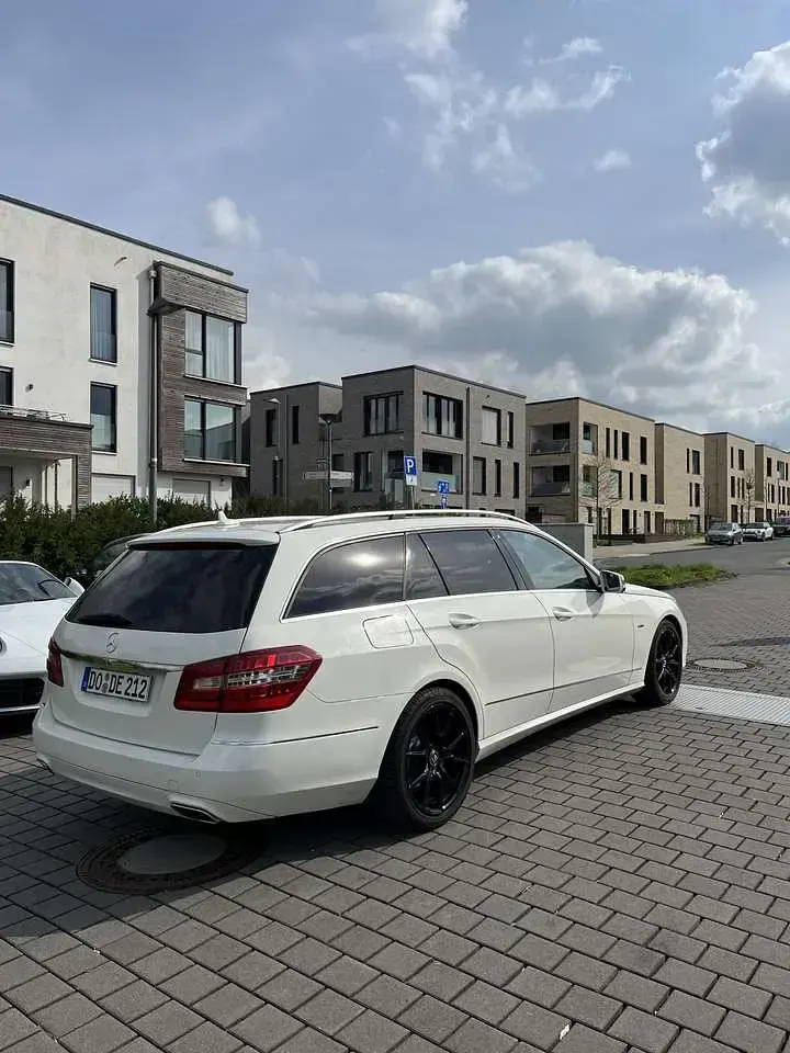 Gebraucht Mercedes E220 Avantgarde 170 PS (125 kW) 2011 Kombi