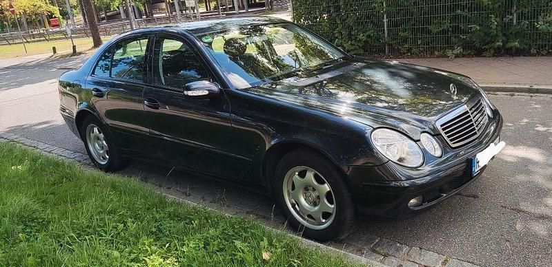 Blau Gebraucht 2005 Mercedes E280 Limousine | 3.450 € (Guter Preis) - Bild 1/4