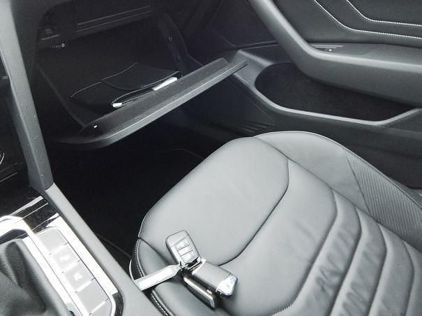 Gebraucht VW Arteon R-line 193 PS (141 kW) 2024 Deep black perleffekt Limousine