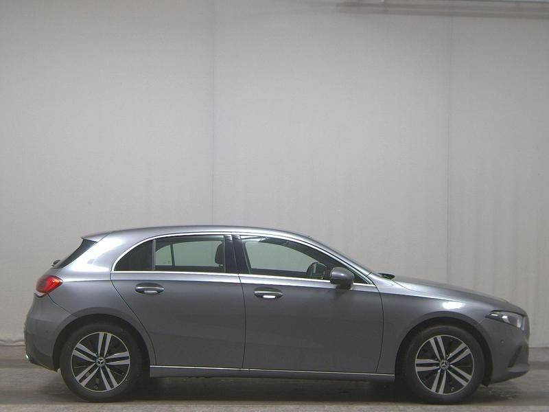 Grau Gebraucht 2020 Mercedes A200 Progressive Limousine | 21.980 € (Guter Preis) - Bild 1/4
