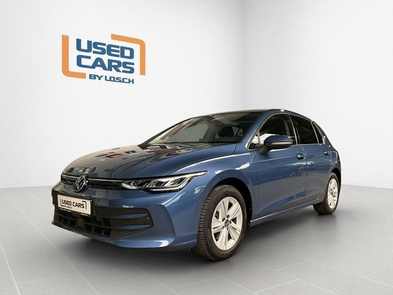 Blau Gebraucht 2024 VW Golf VIII Life Limousine | 27.490 € (Fairer Preis) - Bild 1/4