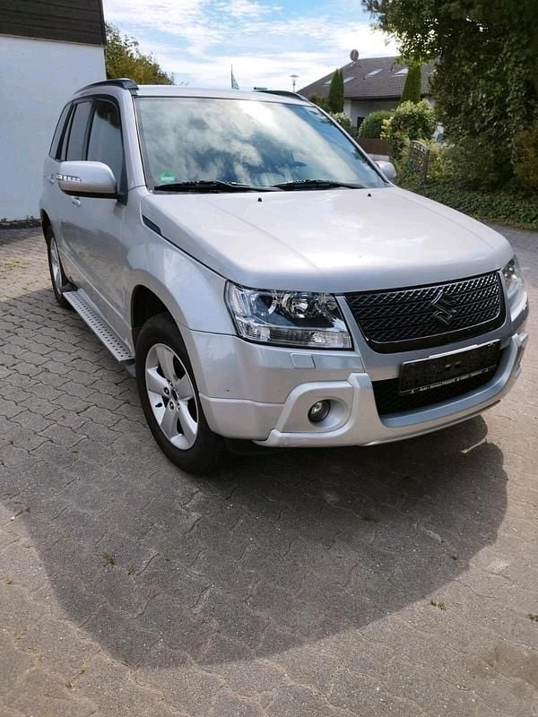 Silber Gebraucht 2012 Suzuki Grand Vitara SUV | 3.500 € (Superpreis) - Bild 1/4