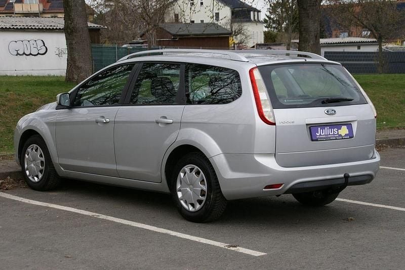 Gebraucht Ford Focus Style 101 PS (74 kW) 2009 Silber Limousine