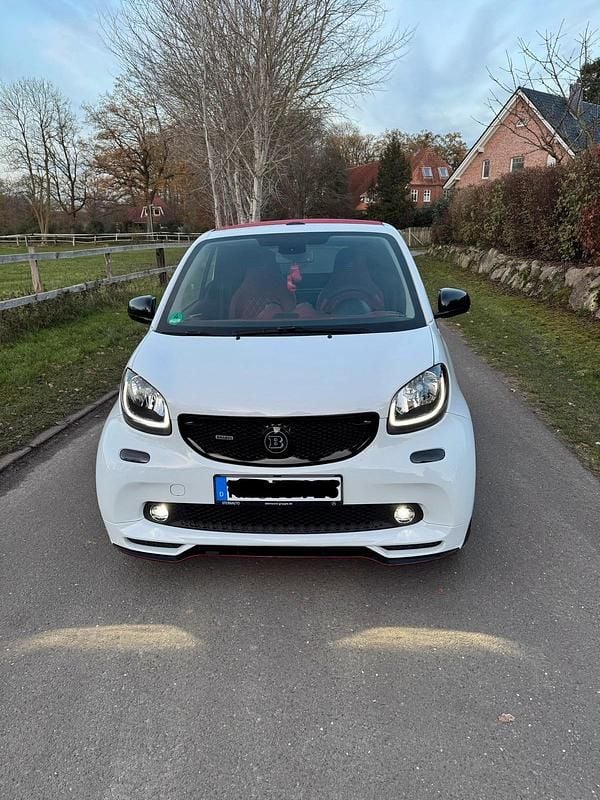 Weiß Gebraucht 2017 Smart ForTwo Cabrio Brabus Cabrio | 27.750 € - Bild 1/4