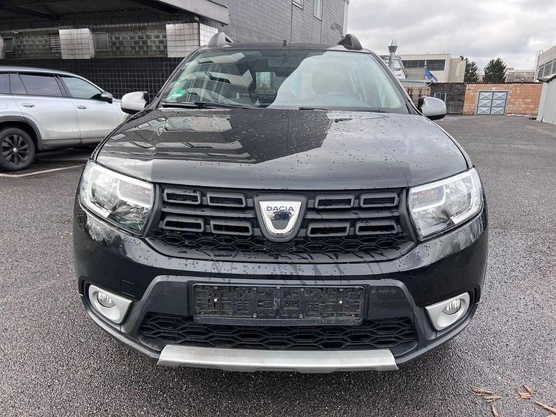 Gebraucht Dacia Sandero Stepway 73 PS (53 kW) 2019 Schwarz SUV
