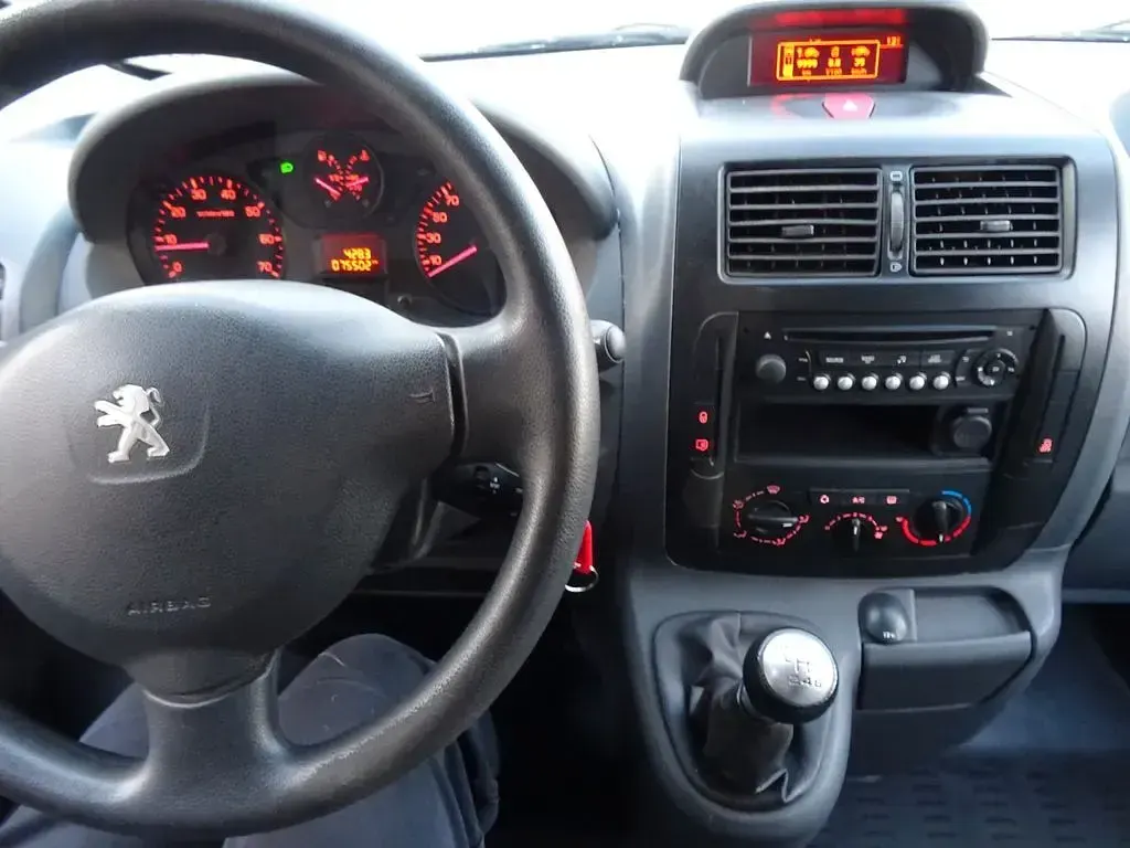 Gebraucht Peugeot Expert 128 PS (94 kW) 2014 Blanc banquise Van