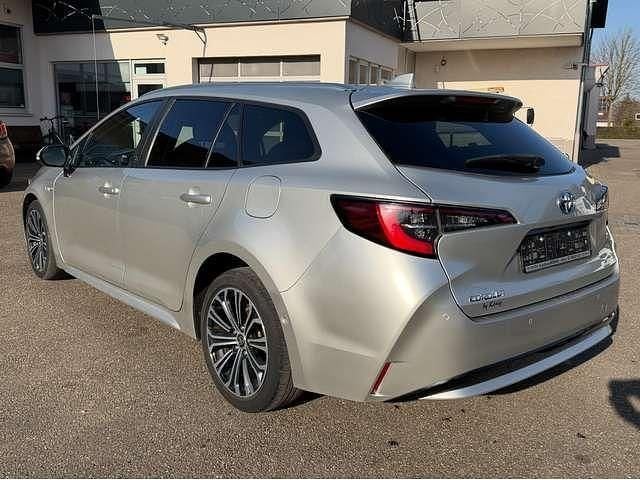 Gebraucht Toyota Corolla Hybrid Team 122 PS (89 kW) 2021 Precious silver Kombi