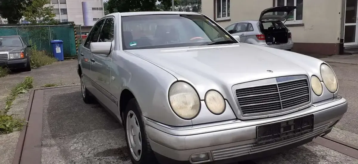 Gebraucht Mercedes E230 Elegance 150 PS (110 kW) 1996 Silber Limousine