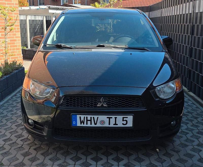 Second-hand Mitsubishi Colt Intense 95 CP (69 kW) 2010 Negru Hatchback
