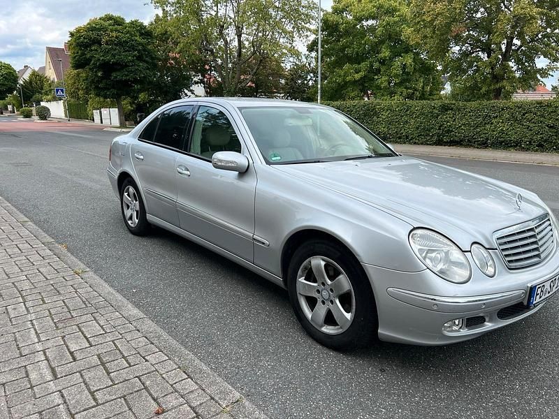 Gebraucht Mercedes E270 170 PS (125 kW) 2003 Silber Limousine