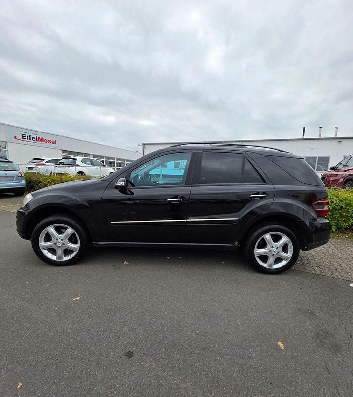 Gebraucht Mercedes ML320 224 PS (164 kW) 2006 Schwarz SUV