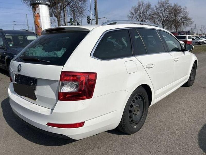 Gebraucht Skoda Octavia Elegance 180 PS (132 kW) 2014 Weiß Kleinwagen