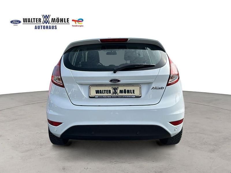 Gebraucht Ford Fiesta Celebration 80 PS (58 kW) 2016 Weiß Limousine