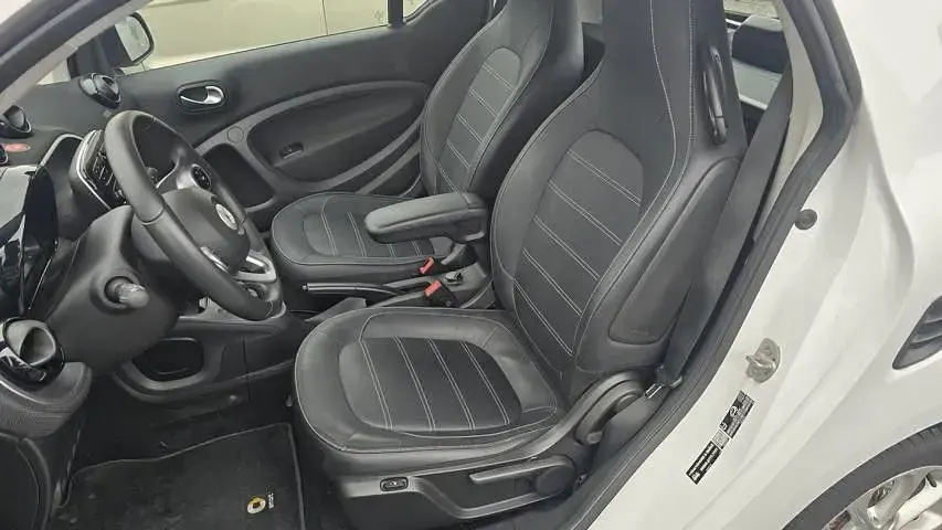 Gebraucht Smart ForTwo Coupé Basis 90 PS (66 kW) 2019 Weiß Coupé