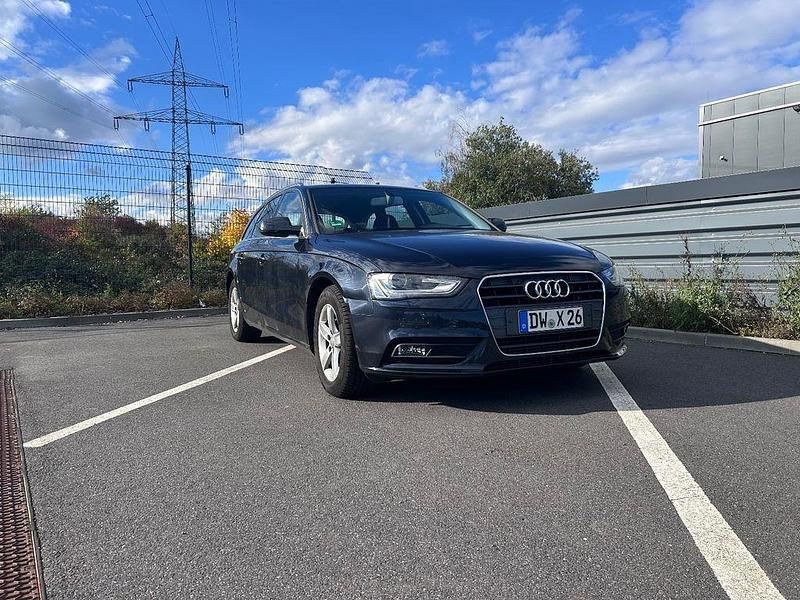 Blau Gebraucht 2013 Audi A4 Attraction Kombi | 7.800 € (Guter Preis) - Bild 1/4