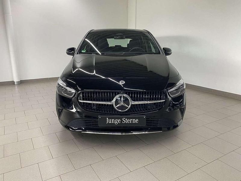 Gebraucht Mercedes B200 Progressive 163 PS (119 kW) 2025 Unilack nachtschwarz Van / Kleinbus