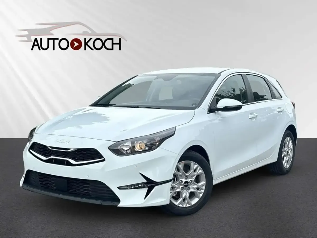 Używany Kia Ceed 101 KM (74 kW) 2025 Biały Hatchback