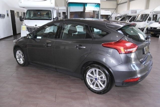 Gebraucht Ford Focus Business Edition 116 PS (85 kW) 2015 Grau metallic Limousine