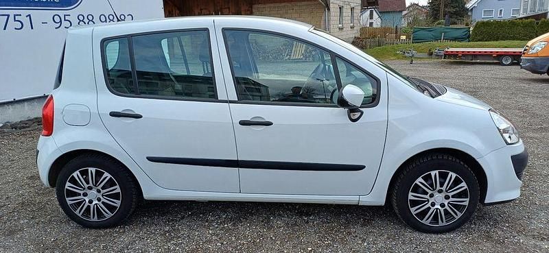 Gebraucht Renault Modus Avantage 75 PS (55 kW) 2009 Weiß Van / Kleinbus