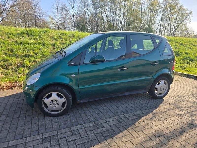 Grün Gebraucht 1998 Mercedes A140 Kleinwagen | 2.200 € (Etwas zu teuer) - Bild 1/4
