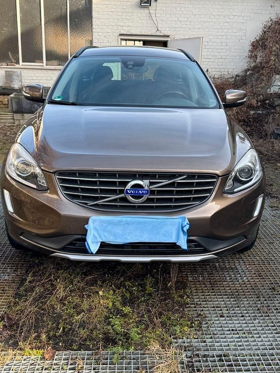 Gebraucht Volvo XC60 Momentum 190 PS (139 kW) 2017 Braun SUV
