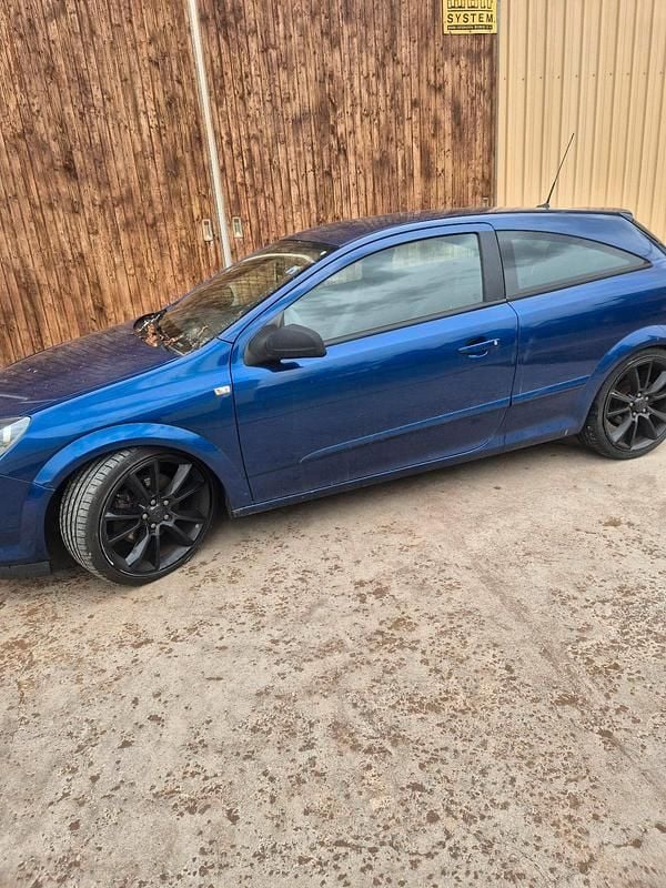 Usado Opel Astra 150 HP (110 kW) 2006 Azul Coupé
