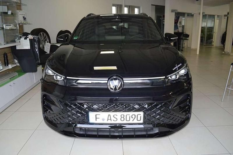 Gebraucht VW Tiguan R-line 193 PS (141 kW) 2024 Schwarz SUV