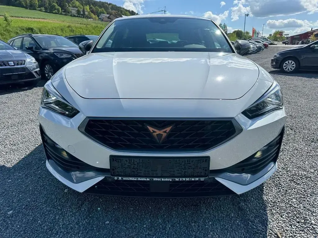 Używany Cupra Leon 150 KM (110 kW) 2022 Biały Sedan/Limuzyna