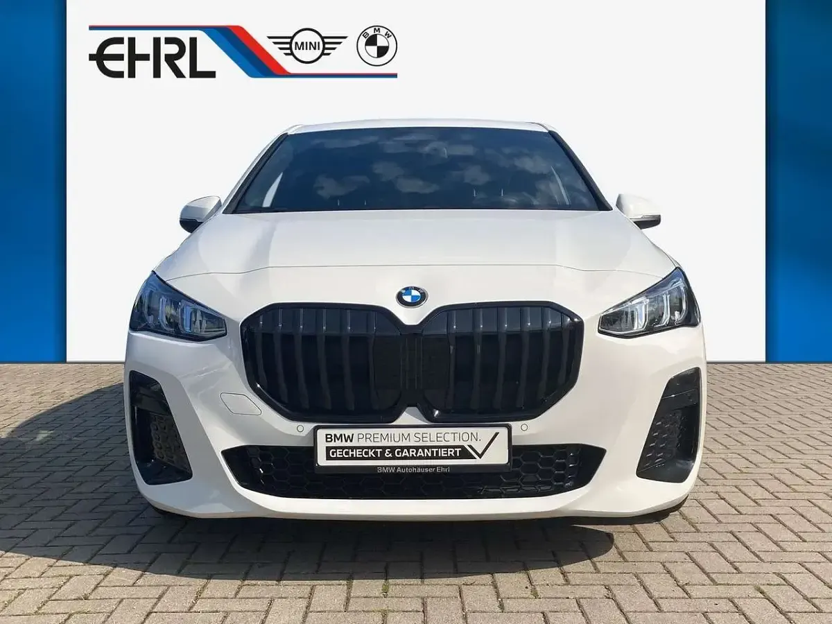 Gebraucht BMW 220 Active Tourer M Sport 170 PS (125 kW) 2023 Weiß Van / Kleinbus