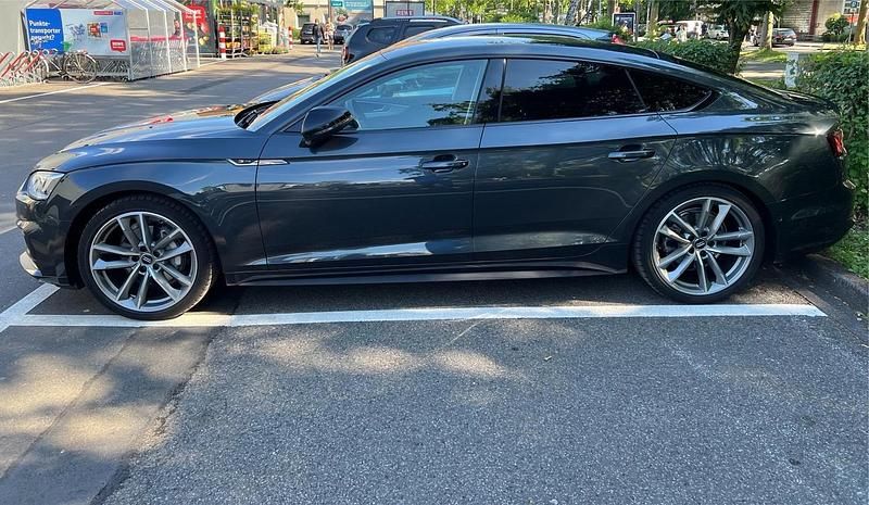 Grau Gebraucht 2020 Audi A5 S-Line Coupé | 28.900 € (Superpreis) - Bild 1/4