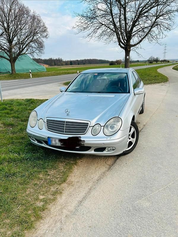 Gebraucht Mercedes E270 Classic 177 PS (130 kW) 2003 Silber Limousine