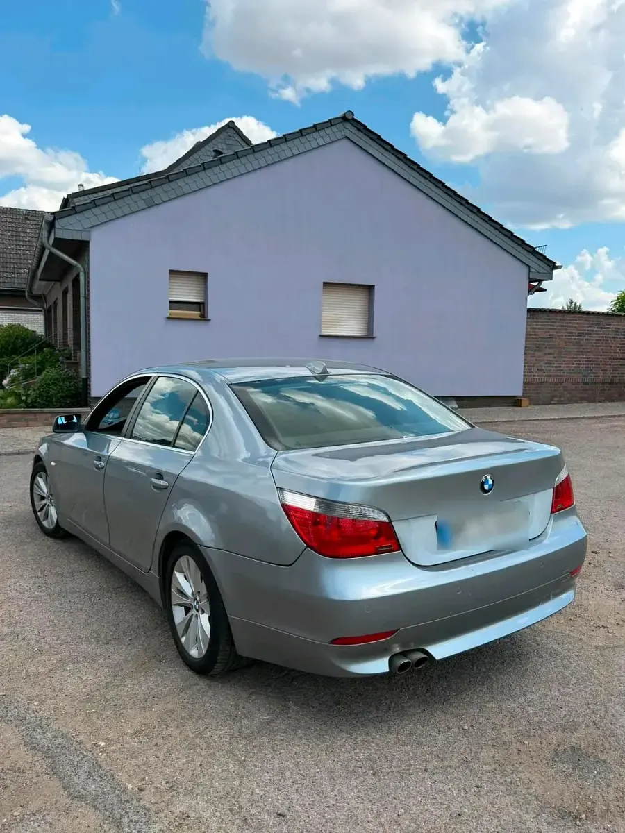 Gebraucht BMW 530 231 PS (169 kW) 2006 Silber Limousine