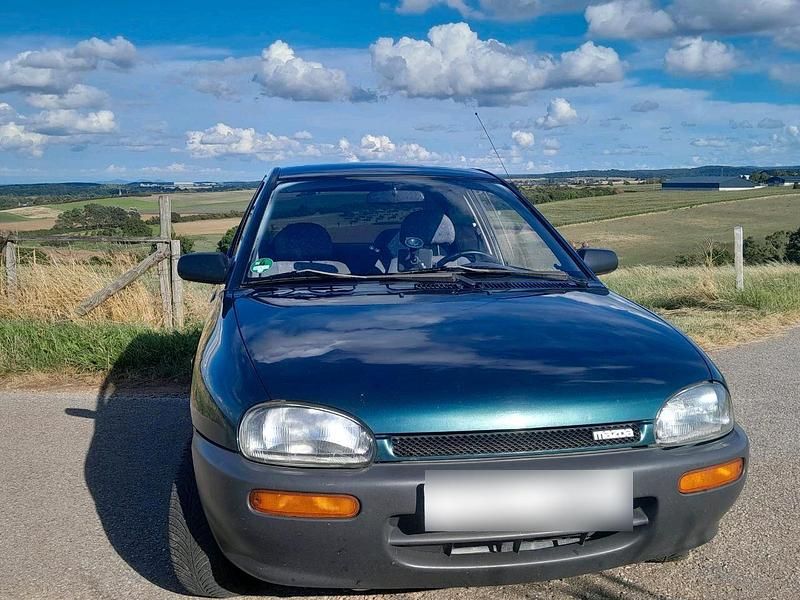 Second-hand Mazda 121 54 CP (39 kW) 1993 Verde Berlinǎ