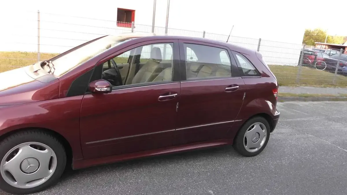 Gebraucht Mercedes B200 136 PS (100 kW) 2006 Rot Van / Kleinbus